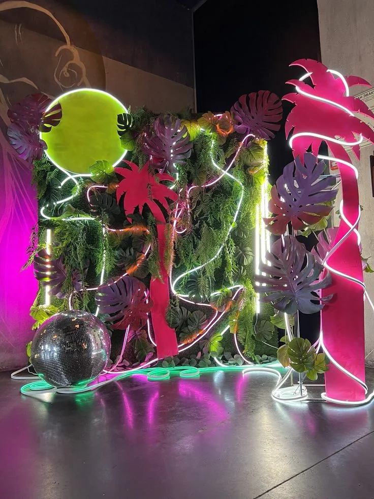 Неоновая фотозона и декор